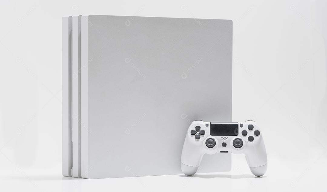 Garoto Com Controlador de Próxima Geração Em Suas Mãos Imagem JPG