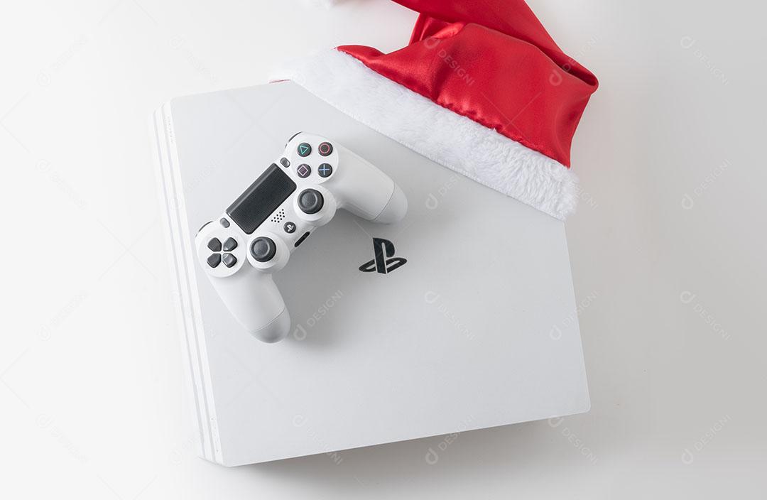 Garoto Com Controlador de Próxima Geração Em Suas Mãos Imagem JPG