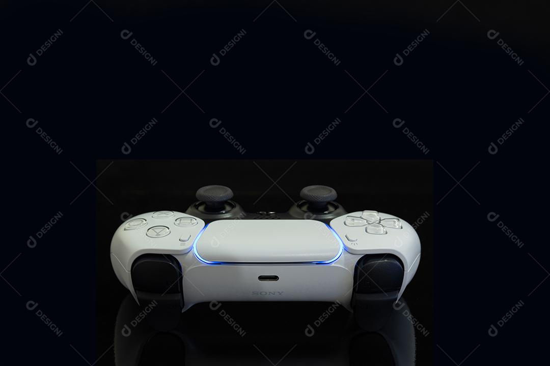 Controlador de Jogos de Última Geração Com Foco de Luz Imagem JPG
