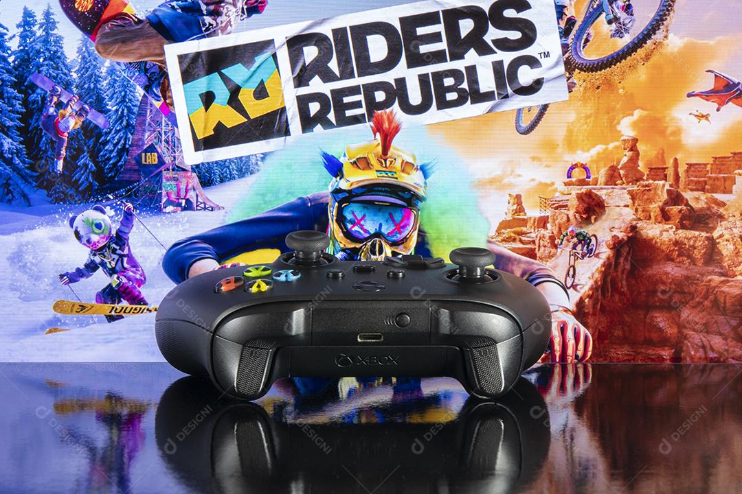 Riders Republic na Tv Com Controle Xbox Imagem JPG