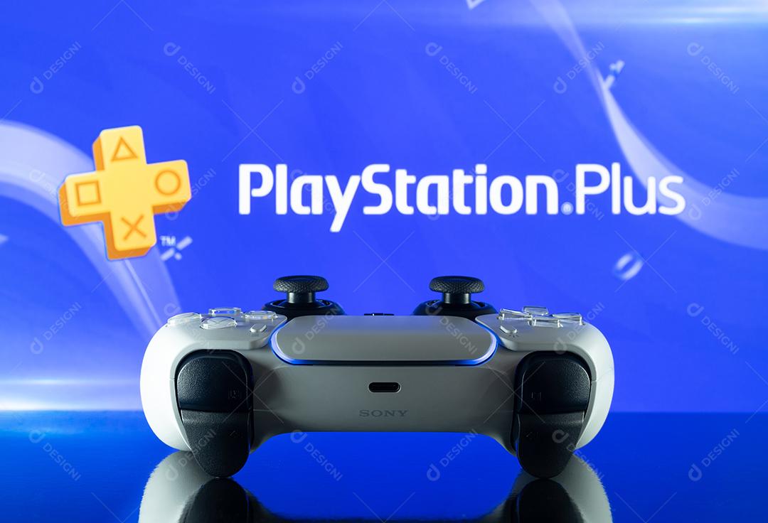 Controle do Playstation 5 e Playstation Plus na Tela da Tv Imagem JPG