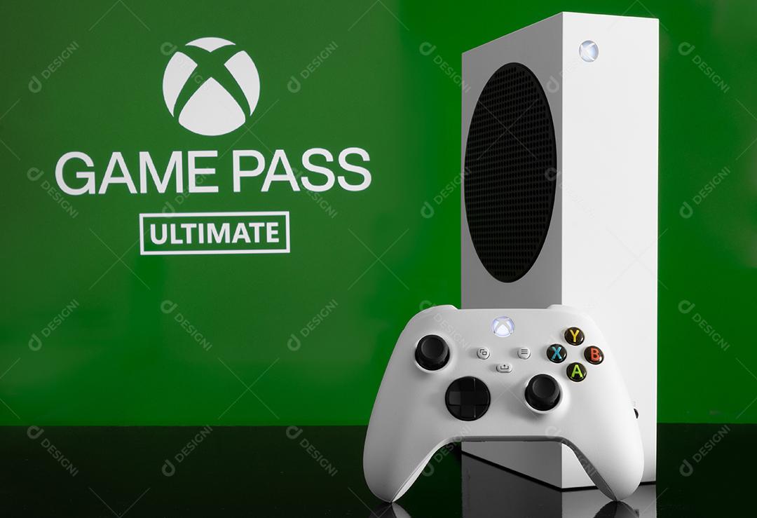 Xbox Game Pass na Tela Com Console e Controle Xbox Series s Imagem JPG