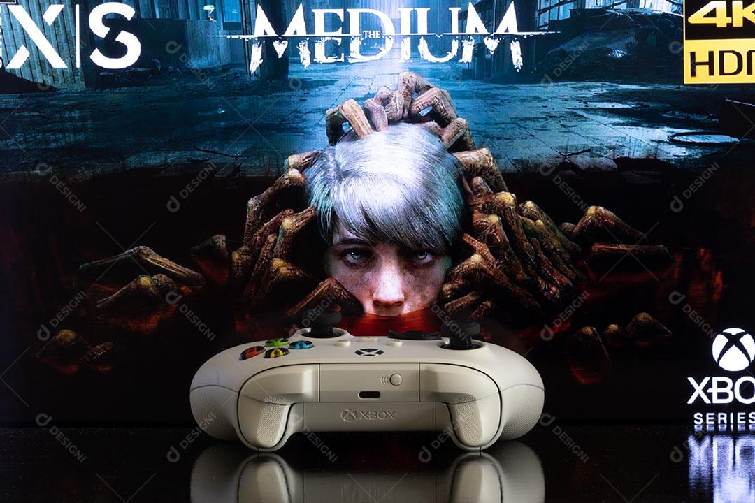 The Medium e o Controle do Xbox Series Imagem JPG