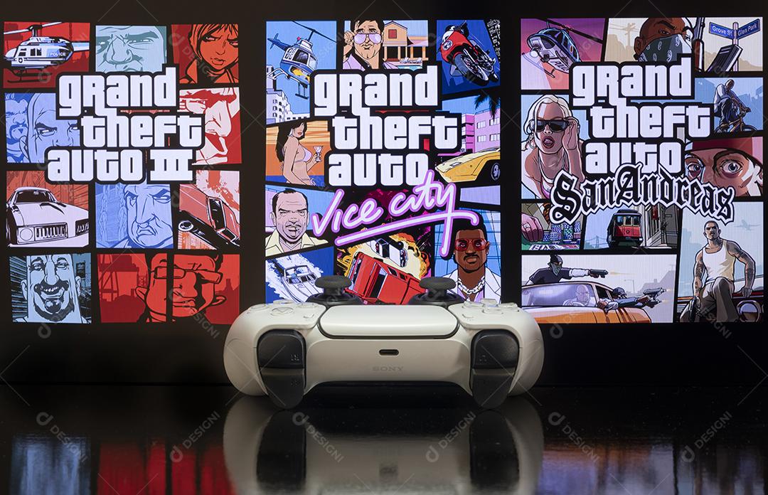 Foto Gta Trilogy Iii Vice City e San Andreas na Tela da Tv Com Controle de Jogo Playstation