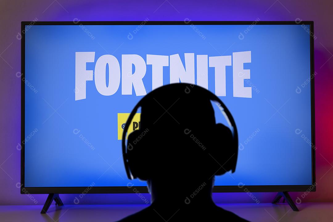 Jogando a Nova Temporada 8 de Fortnite na Tv Imagem JPG