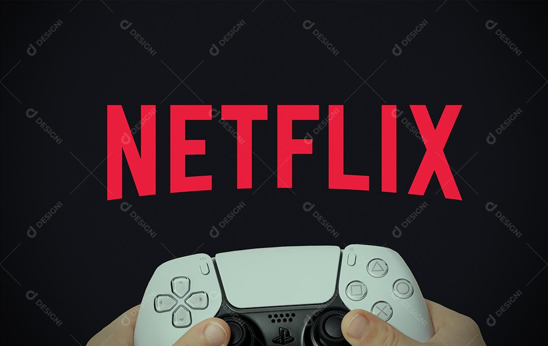 Logo da Netflix na Tela da Tv Com o Controle de Jogos Playstation5 Imagem JPG