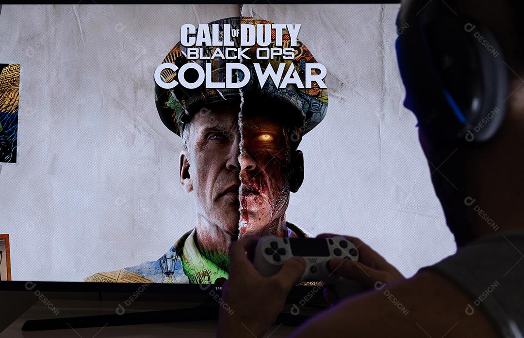Homem Jogando Call Of Duty Cold War Imagem JPG