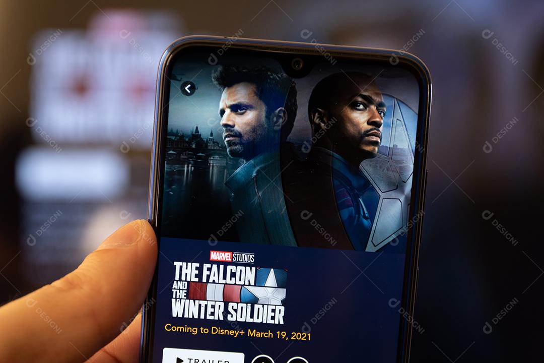 Foto Falcão e o Soldado Invernal Tela Smartphone a Próxima Série da Marvel Disney Plus