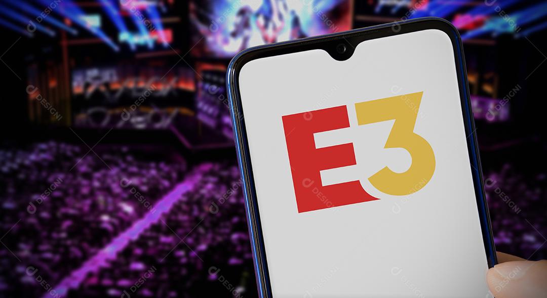 Foto Logo E3 na Tela do Smartphone. Este Ano o Evento de Jogo Mais Famoso é 100% Online