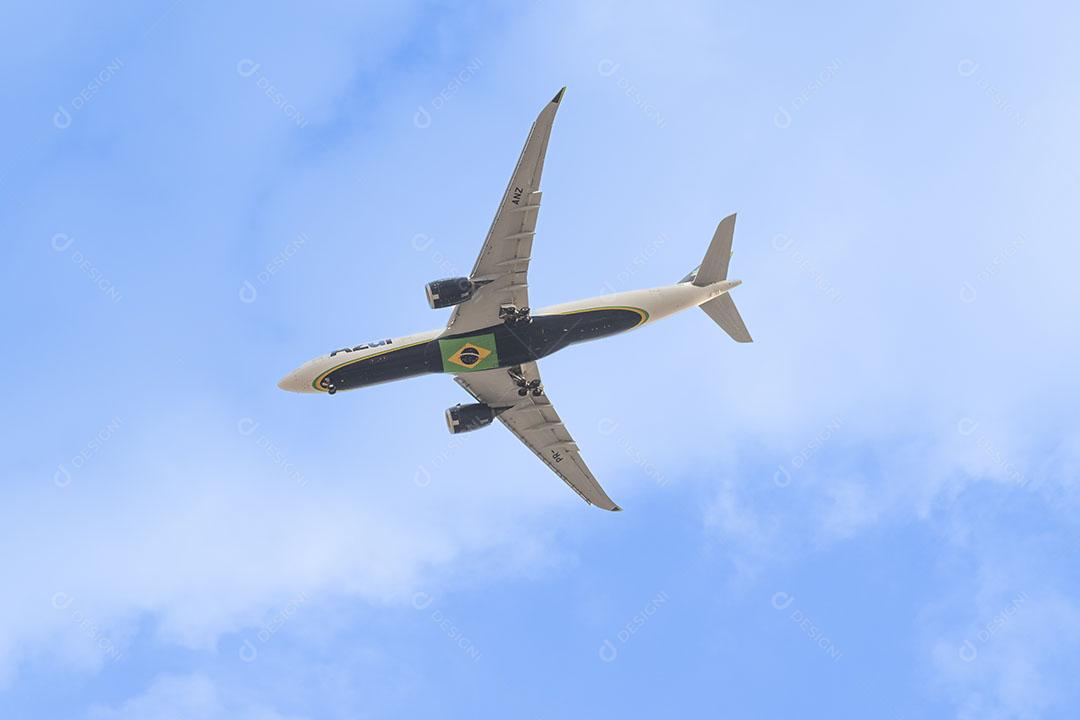 Aeronave Comercial Brasileira Gol Se Preparando para Pousar no Gru Airport Imagem JPG