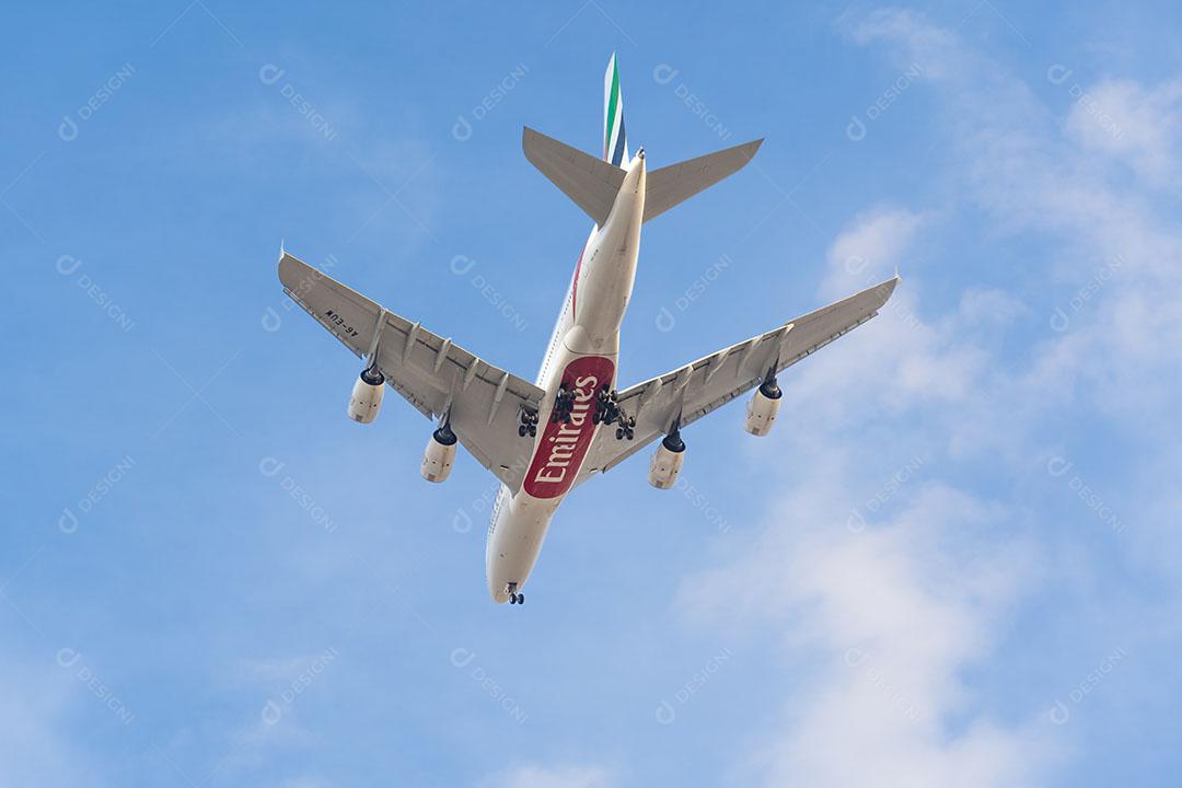Aeronave Comercial Brasileira Gol Se Preparando para Pousar no Gru Airport Imagem JPG