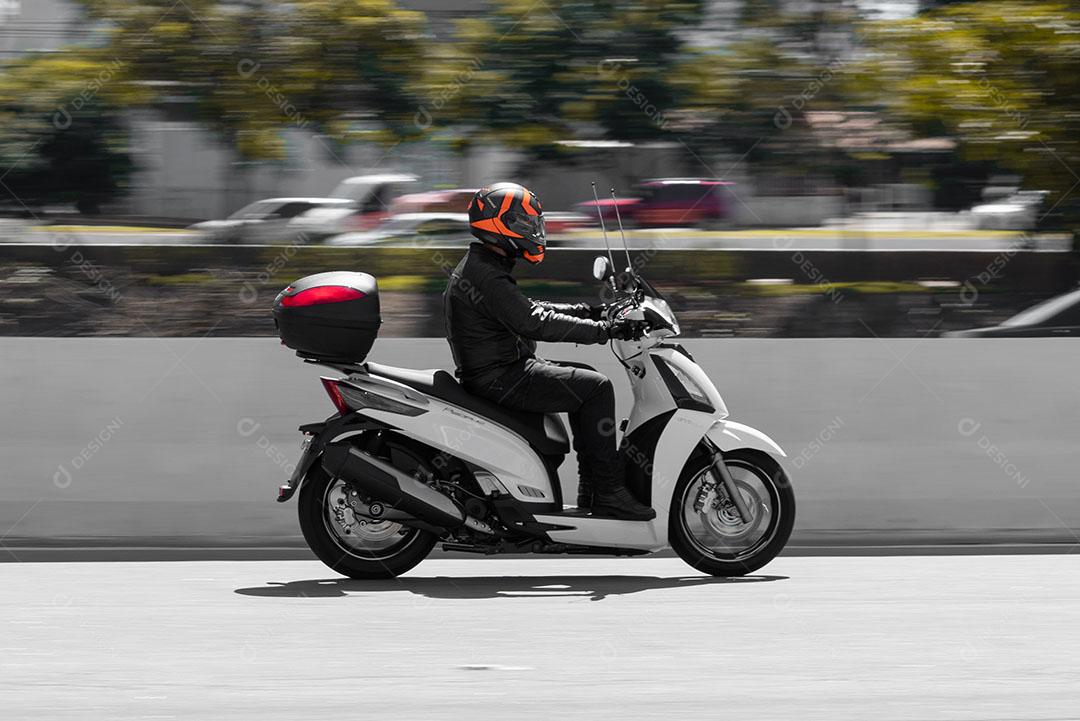 Motociclista de Alta Velocidade Em São Paulo Brasil Marginal Tietê Imagem JPG