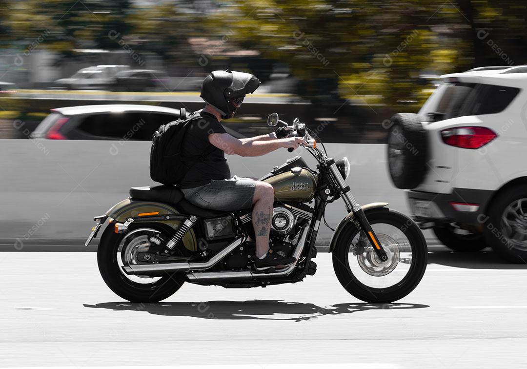 Motociclista de Alta Velocidade Em São Paulo Brasil Marginal Tietê Imagem JPG
