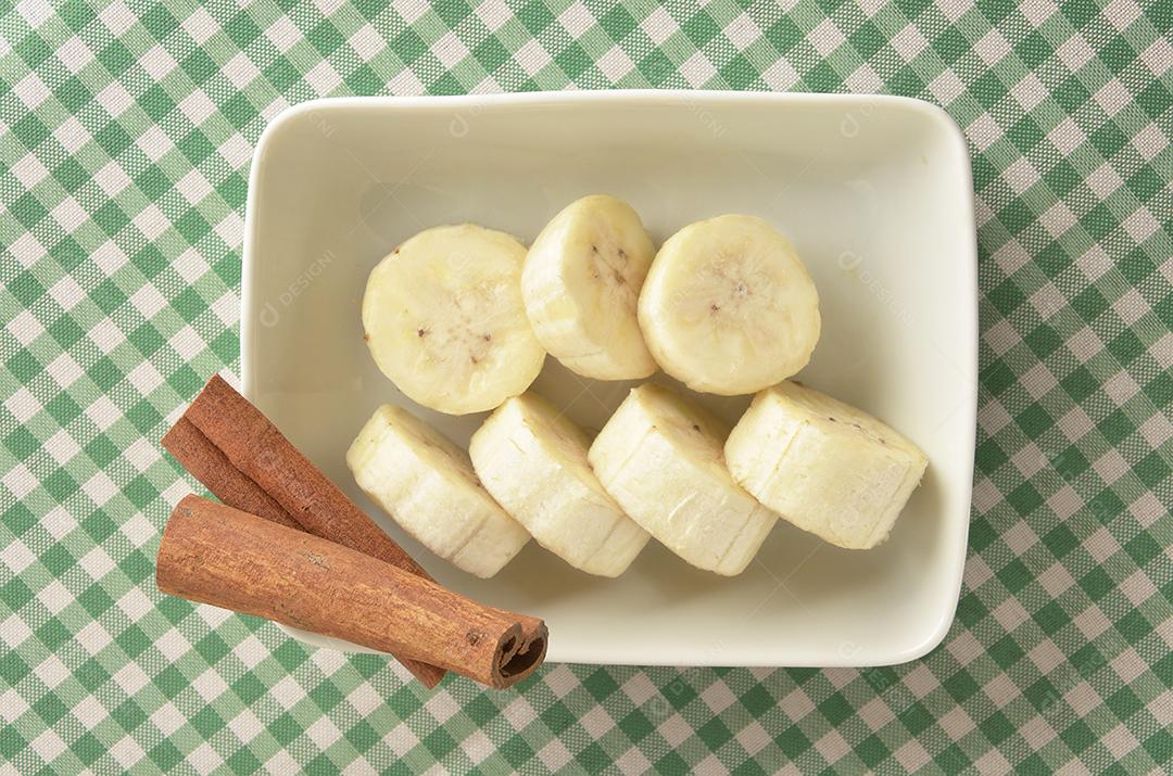 Bananas Fatiadas Com Canela Em Top View Imagem JPG