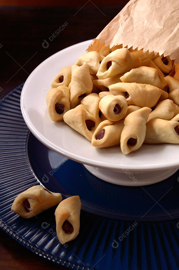 Biscoito Beliscão Amanteigado Com Recheio de Goiabada Sobre a Mesa Imagem JPG