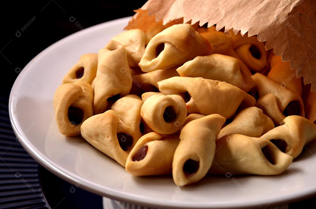 Biscoito Beliscão Amanteigado Com Recheio de Goiabada Sobre a Mesa Imagem JPG