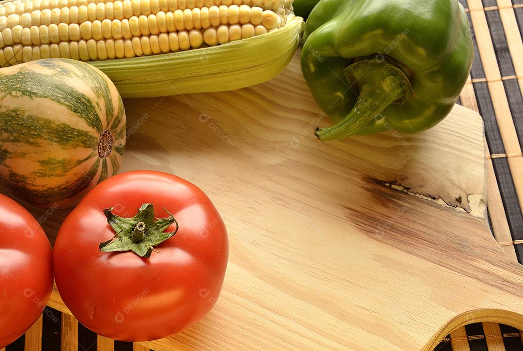 Tábua Com Ingredientes Saudáveis Imagem JPG