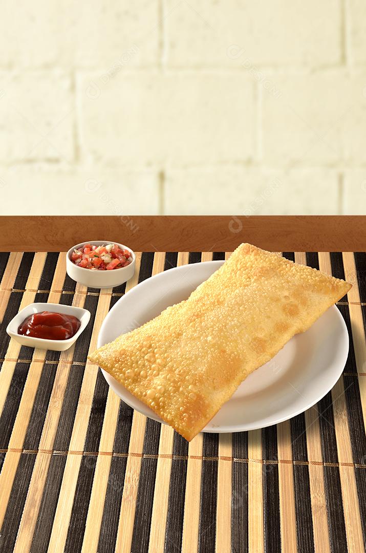 Pastel Servido Em Prato Vertical Imagem JPG