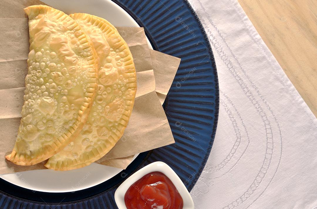 Pastel Frito Caseiro Servido na Mesa Imagem JPG