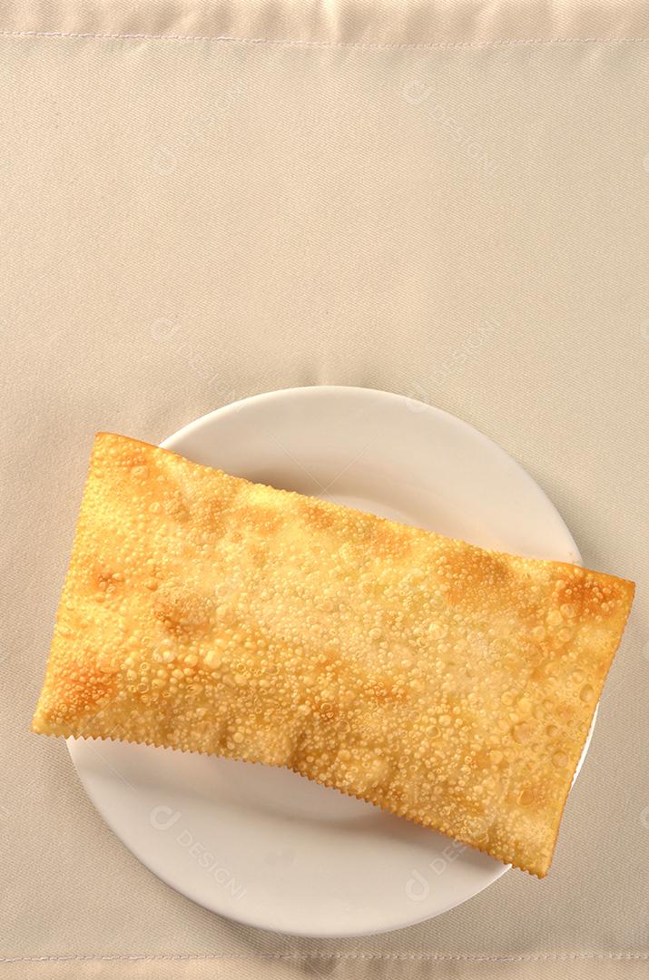 Pastel Frito Grande Isolado Em Fundo Branco Imagem JPG