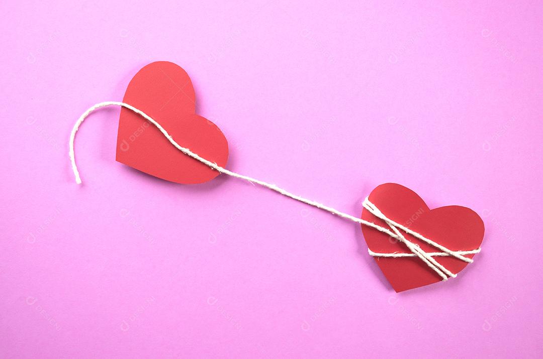 Coração de Papel Laçando Outro Coração Imagem JPG