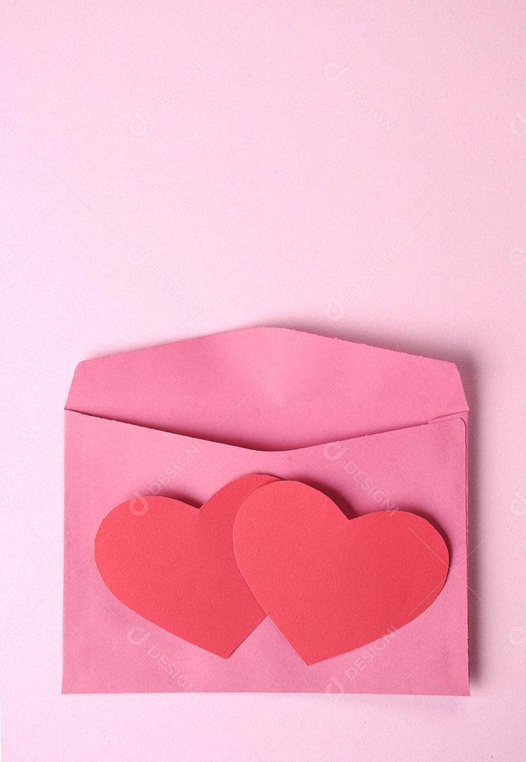 Envelope Rosa Com Dois Corações de Papel Imagem JPG