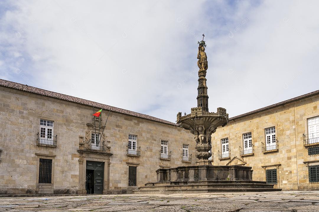 Fonte do Palácio dos Arcebispos da Diocese de Braga Portugal Imagem JPG