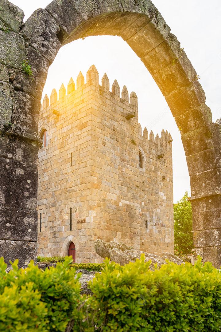 Foto Vista Através de Um Arco Medieval da Torre do Palácio do Arcebispo Braga Luz do Sol