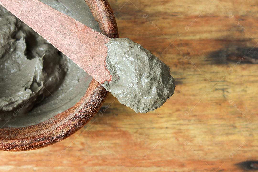 Tigela de Madeira Com Espátula Contendo Argila Verde Máscara Facial Imagem JPG