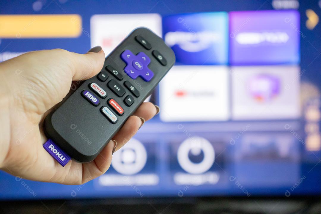 Roku Express, Aparelho de Tv Box Com Serviço de Streaming no Brasil e Controle Remoto Infravermelho
