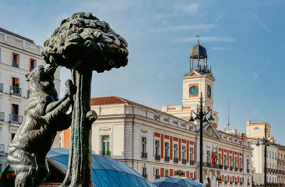 Panoramica da Puerta Del Sol Em Madrid Com o Urso Símbolo de Madrid Imagem JPG