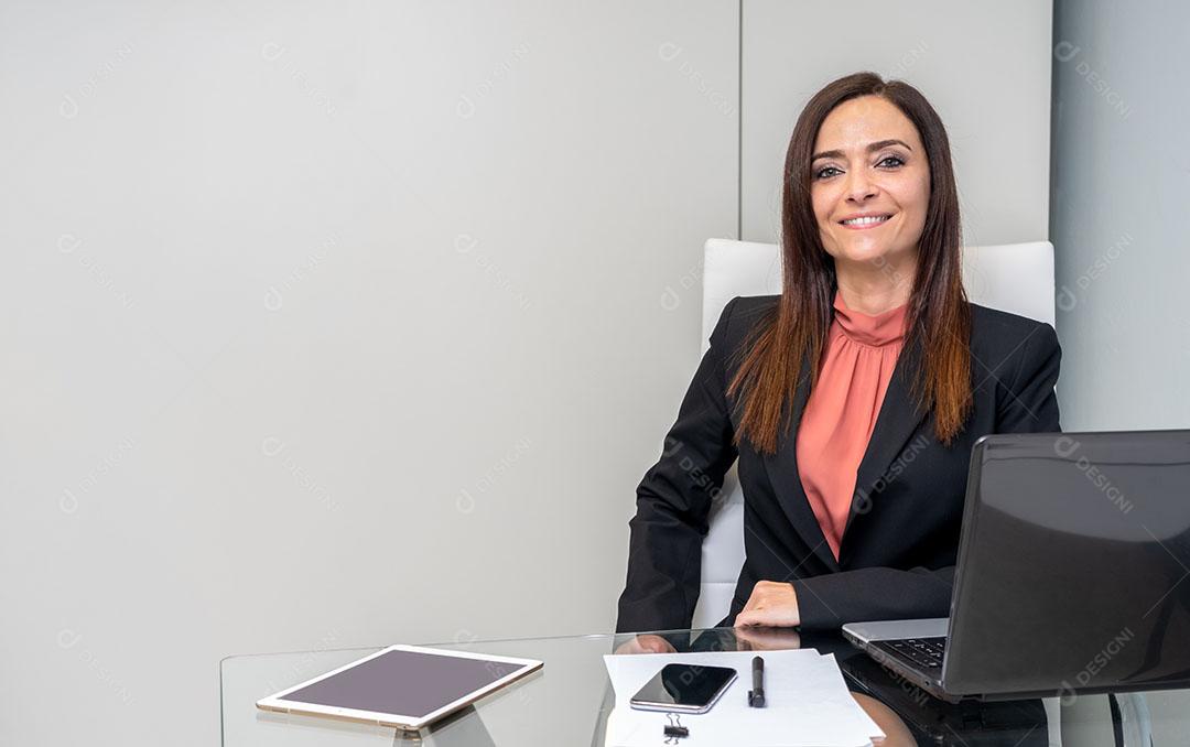 Reunião de Escritório Entre Homem de Negócios e Mulher Imagem JPG