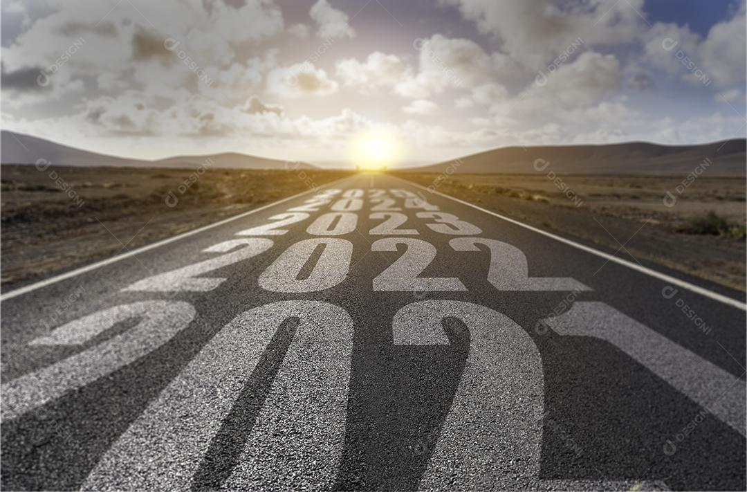 Foto Paisagem Deserto os Anos 2021, 2022, 2023, 2024 e 2025 Pintados de Branco na Estrada