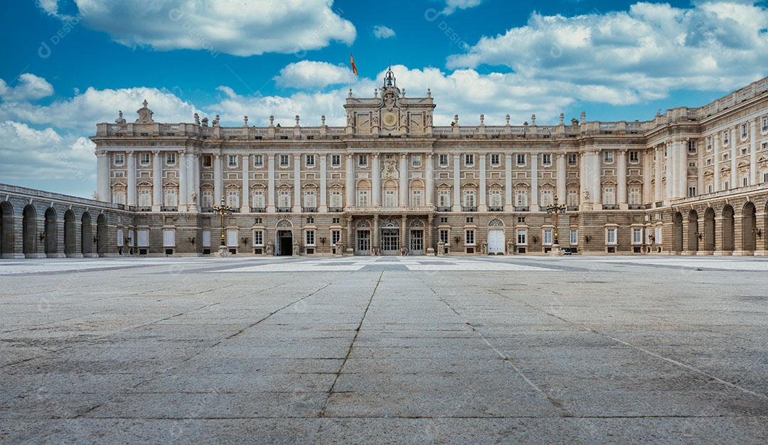 Fachada Principal do Palácio Real em Madrid Espanha Imagem JPG