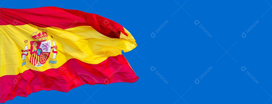 Bandeira da Espanha Ao Vento Com Fundo de Céu Azul Imagem JPG