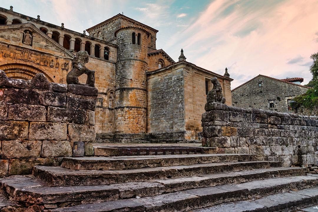 Igreja Católica Colegiada De Santillana Imagem JPG