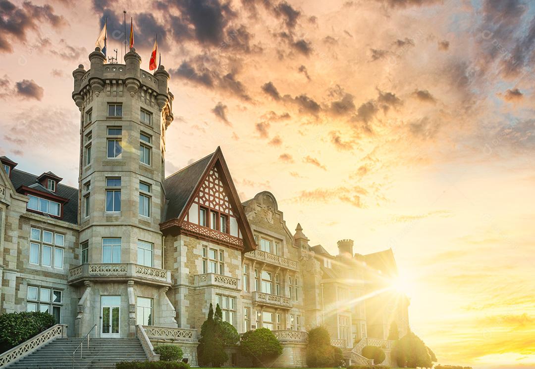 Palácio Da Madalena Na Espanha Imagem JPG