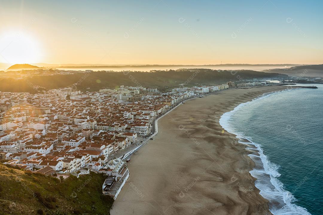 Vista De Praia Com Àgua Azul Imagem JPG