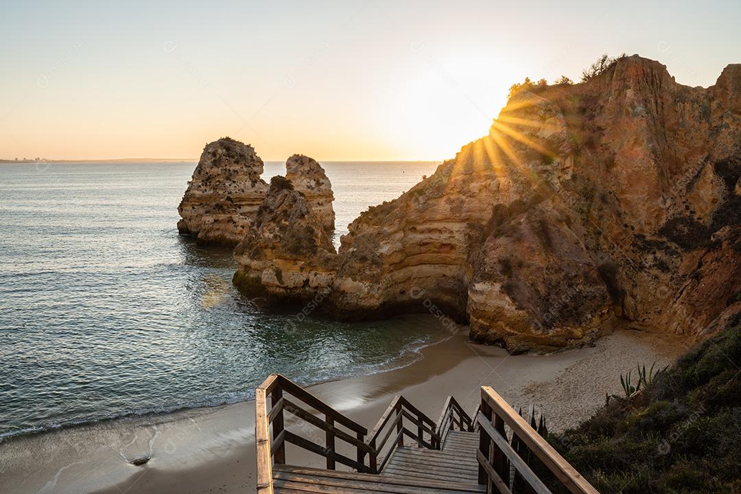 Vista Da Praia Do Camilo Ao Nascer Do Sol Imagem JPG