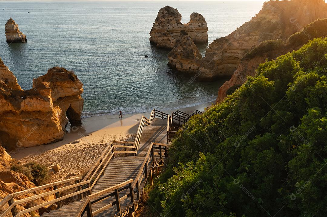 Vista Da Praia Do Camilo Ao Nascer Do Sol Imagem JPG