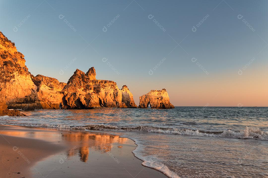 Vista Da Praia De Alvor No Algarve Imagem JPG