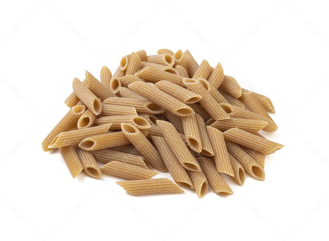 Macarrão Penne de Trigo Integral Isolado Sobre Fundo Branco Imagem JPG