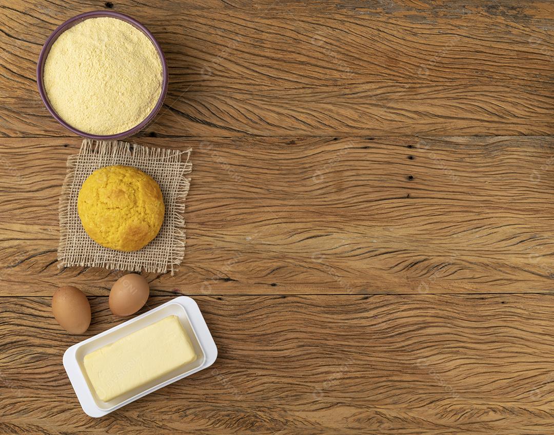 Broa, Pão Típico de Farinha de Milho Brasileira com Ingredientes Imagem jpg