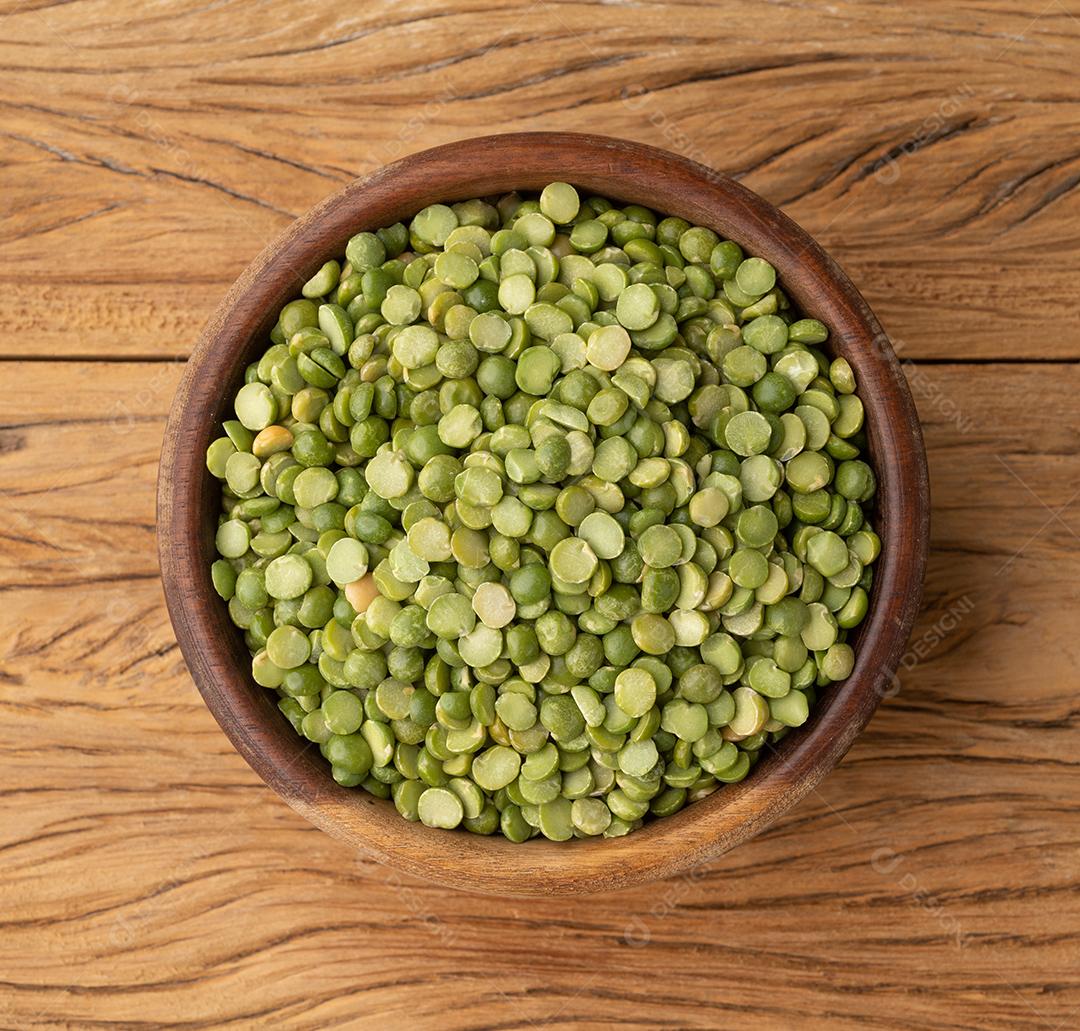 Raw Dried Green Peas In A Bowl On Wooden Table Images jpg