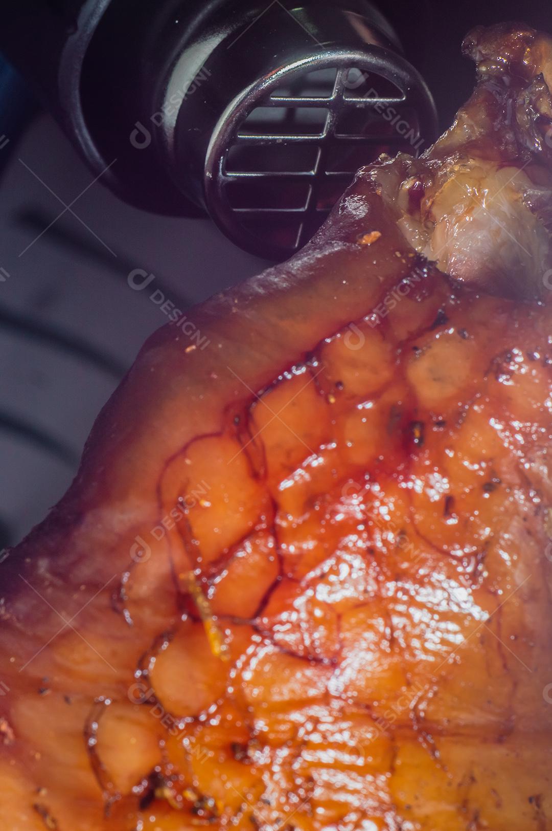 Joelho de Porco Em Uma Mesa de Madeira Com Soprador de Calor  Imagens jpg