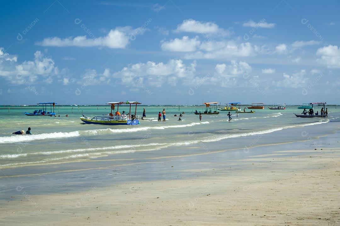 Praia De São Miguel Dos Milagres Com Pessoas Banhando Imagem JPG