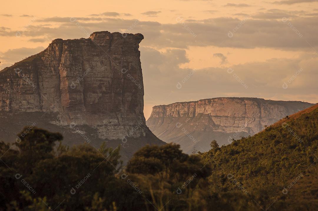 Vista Do Penhasco Rochosos No Parque Nacional Da Chapada Diamantina Imagem JPG
