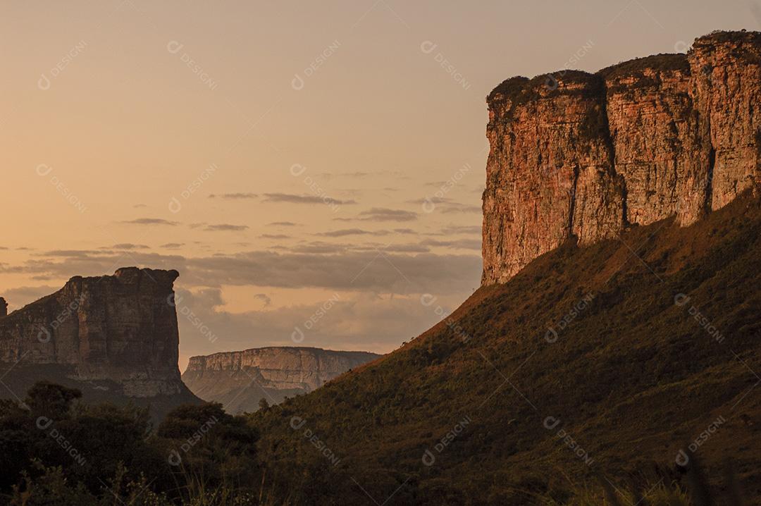 Penhasco Rochosos No Parque Nacional Da Chapada Diamantina Imagem JPG