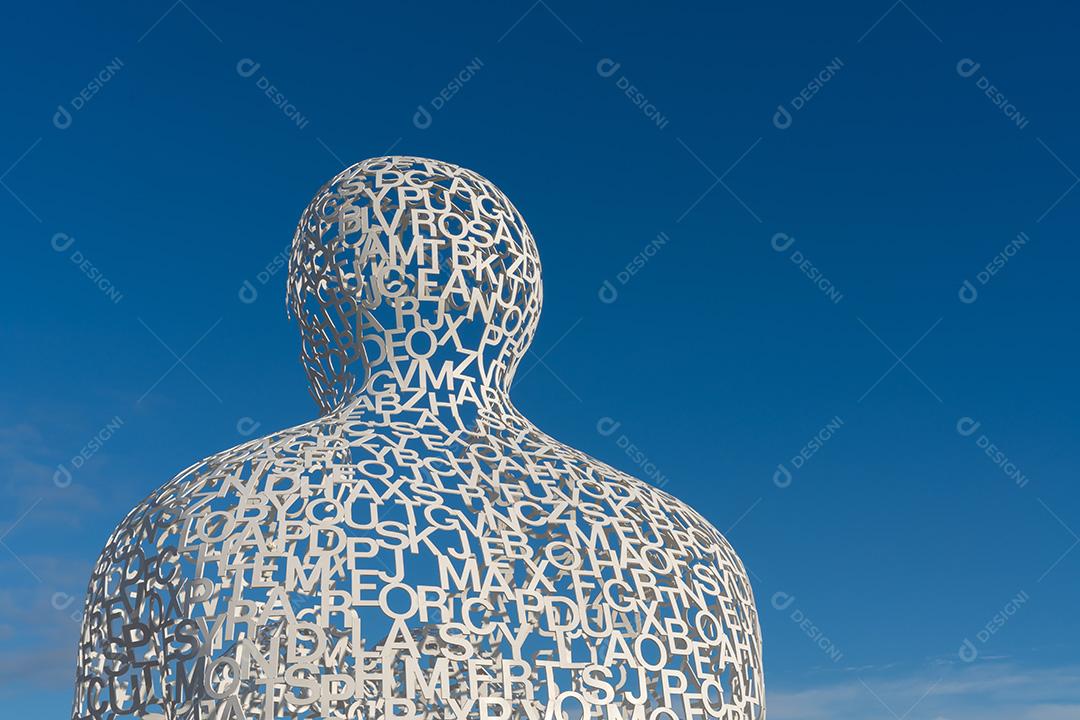Escultura Em Ferro Do Artista Catalão Jaume Plensa Intitulada Nomade Imagem JPG