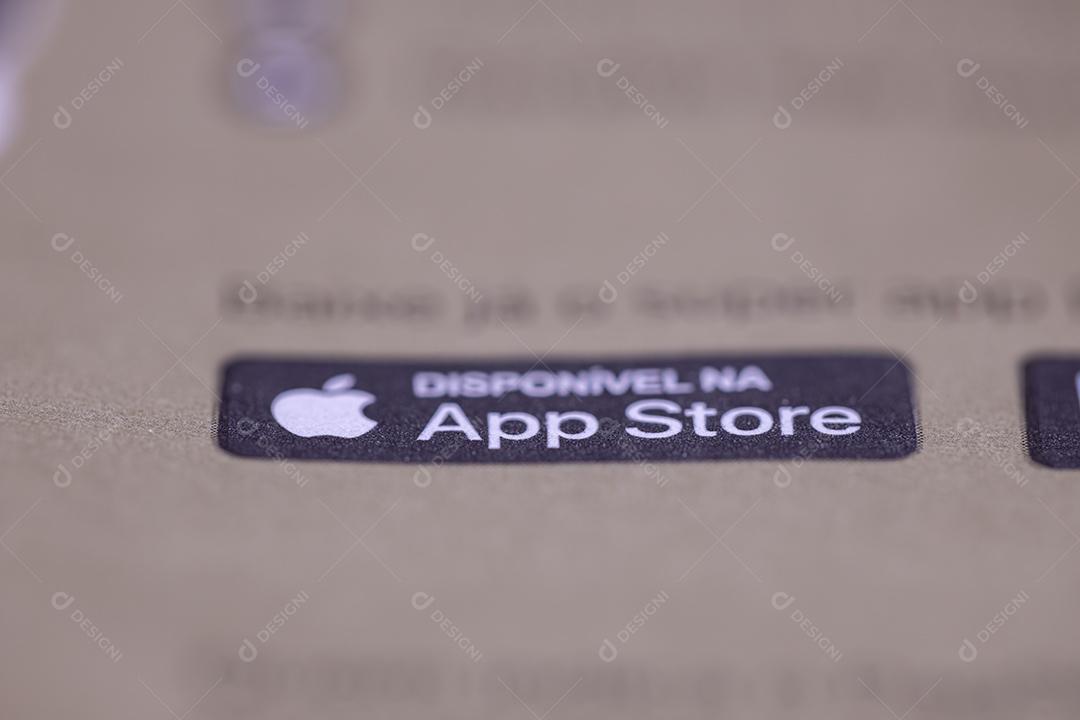 Imagem impressa em papel indicando aplicativo disponível na app store